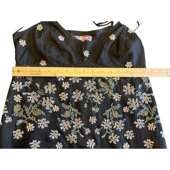 Urban Outfitters Sienna Embroidered Hanky Hem Mini Dress black Size Medium - Picture 8 of 10